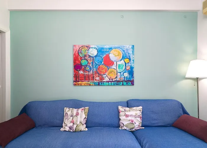 Venias Two-Bedroom Apartment Kallimarmaro And Zappeio Area