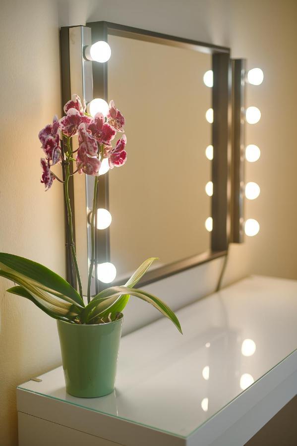 Apartment Venias Two-bedroom Kallimarmaro And Zappeio Area *